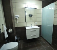 Toilet Kamar 2 Hotel Sweet