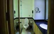 Toilet Kamar 2 Hotel Marg Krishnaaya