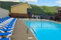 Swimming Pool Park Lane Motel