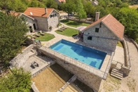 Swimming Pool Villa Andric