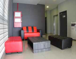 Lobi 2 The Red Hotel