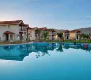 Swimming Pool 2 The Fern Sattva Resort - Polo Forest