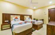 Kamar Tidur 7 FabHotel Paradise Convention