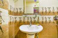 Toilet Kamar FabHotel Paradise Convention