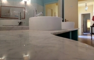 In-room Bathroom 6 Palazzo Chintamani