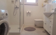 In-room Bathroom 7 Apartments Milic