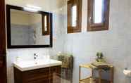 In-room Bathroom 6 Au Pre des Sources