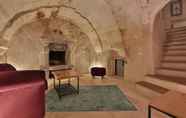 Lobby 7 Taru Cave Suites