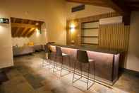 Bar, Kafe dan Lounge Villa Lucerna Sports & Hotel Resort