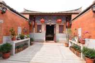 Exterior Tomato red classical Homestay