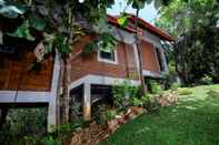 Exterior Treehouse Chalets