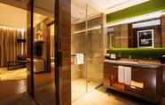 Toilet Kamar 3 The Mulian Hotel of Hangzhou Future Sci-Tech City