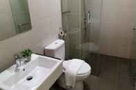 Bilik Mandi dalam Bilik Atlantis Residence Malacca by Koze