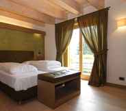 Bedroom 4 Dolomiti Lodge Villa Gaia