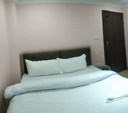 Bedroom 3 Hotel Samrajya