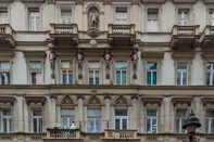 Exterior Royal Knez