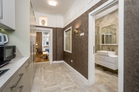 In-room Bathroom Royal Knez