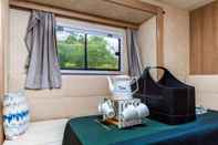 ห้องนอน MovingCastle RV Camping