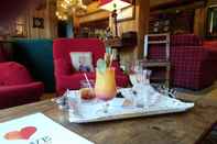 Bar, Cafe and Lounge Hotel Chalet Saint Georges