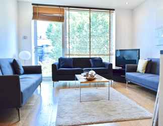 Lobby 2 Modern 1 Bedroom Property in Central London