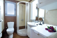 In-room Bathroom The Nereids