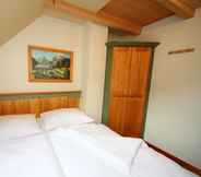 Bedroom 3 Kronau Chalet Resort
