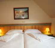 Bedroom 4 Kronau Chalet Resort