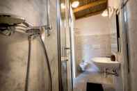 In-room Bathroom Le Finestre Su Porta Carrese - Luxury Rooms & Suites