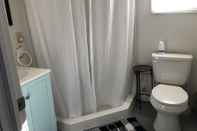 In-room Bathroom Seaway Slips Waterfront Cottages