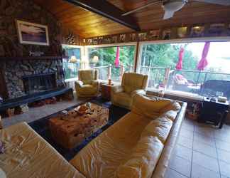 ล็อบบี้ 2 The Fraser River's Edge B&B Lodge