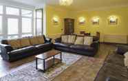 Lobby 4 Lovely Large Home 10 Minute Walk to Barmouth Beach