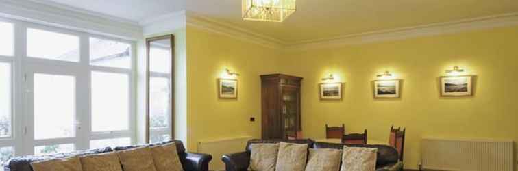 Lobby Lovely Large Home 10 Minute Walk to Barmouth Beach