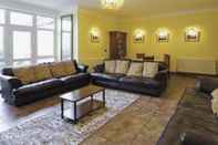 Lobby Lovely Large Home 10 Minute Walk to Barmouth Beach