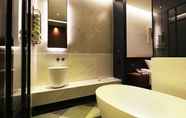 Toilet Kamar 4 Kynd Hotel