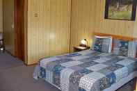 Bedroom Stardust Motel