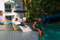 Kolam Renang Rainbow Bay Backpackers