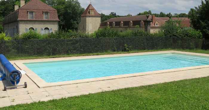 Swimming Pool Château de Fontnoble