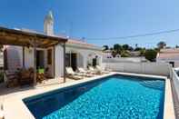 Kolam Renang Villa Menorca Serena CP