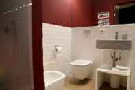 In-room Bathroom OFFICINA TESINI Guest Rooms Verona