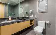 In-room Bathroom 6 188 Luxury Suites by Plush