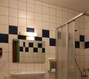 In-room Bathroom 5 Rebgarten