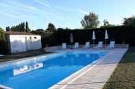 Swimming Pool Logis de Chenac