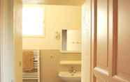 In-room Bathroom 3 Logis de Chenac