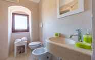 In-room Bathroom 2 Masseria Castelluzzo