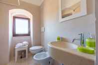 In-room Bathroom Masseria Castelluzzo