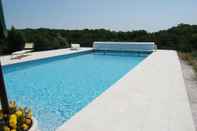 Swimming Pool Domaine de Galian