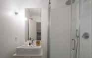 In-room Bathroom 4 Akivillas Tavira Apollo
