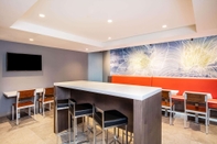 Bar, Kafe, dan Lounge La Quinta Inn & Suites by Wyndham Times Square South