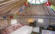 ห้องนอน 7 2 Luxury Yurts & Barn Kitchen Big Garden- Sleeps 9