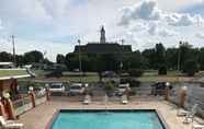 Swimming Pool 5 Milan Inn & Suites